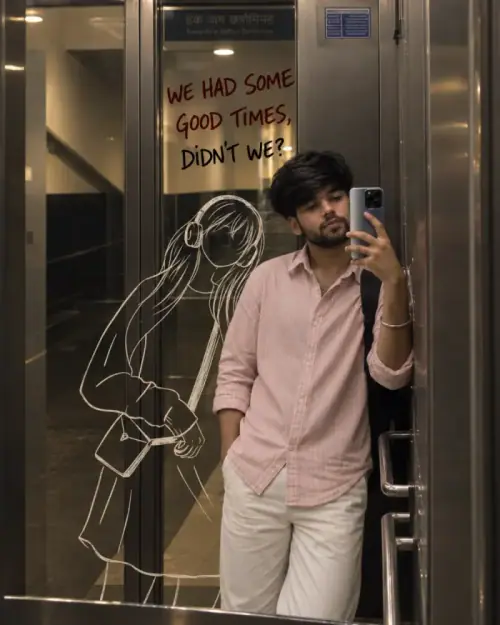 Nostalgic Mirror Selfie AI Photo Prompt - Instagram Lifestyle AI Prompt for Midjourney, ChatGPT & Gemini
